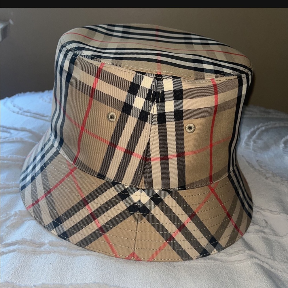 Burberry bucket Hat